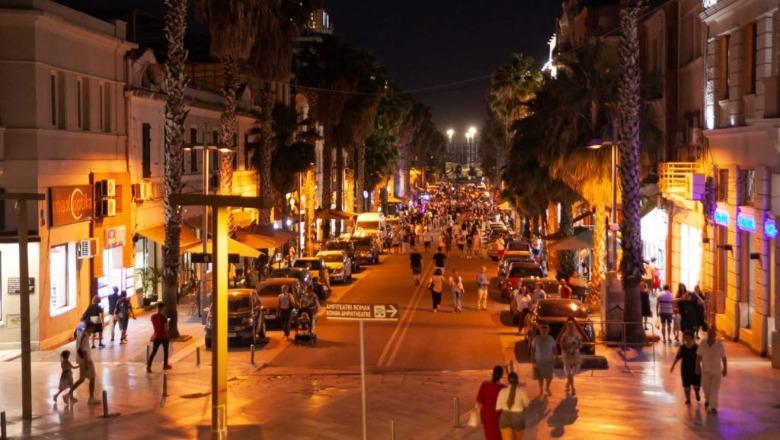 Sezoni turistik në Durrës: Ndalohet qarkullimi automjeteve deri në 31 Gusht në bulevardin Epidamn